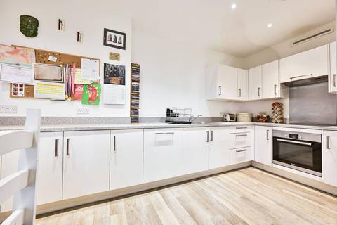 3 bedroom flat for sale, Plaza Gardens, East Putney, London, SW15