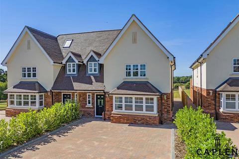 5 bedroom mews for sale, Chatsworth Mews, Stapleford Road, Stapleford Abbotts