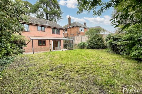 4 bedroom detached house for sale, Hood Close, Bournemouth, Dorset