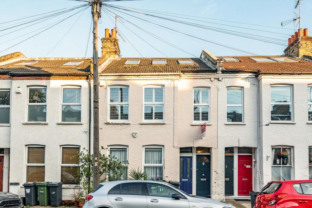 Crimsworth Road, South Lambeth 3 bed flat for sale £750,000