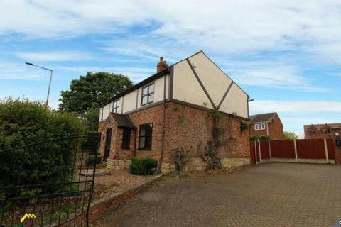 4 bedroom detached house to rent, High Street, Doncaster DN3