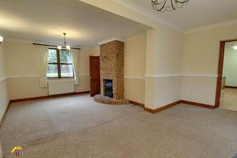 4 bedroom detached house to rent, High Street, Doncaster DN3