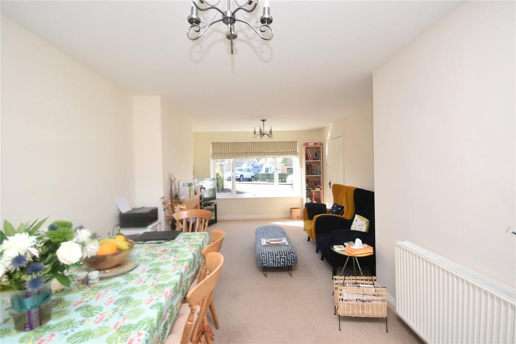 Oakland Drive, Ledbury... 3 bed semidetached house to rent £1,150