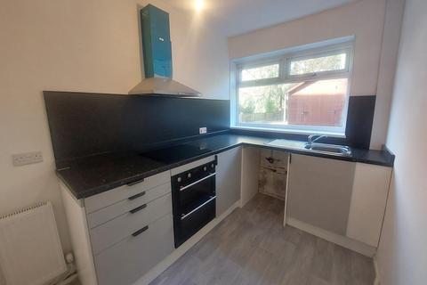 3 bedroom semi-detached house to rent, Tig Fold Road, Farnworth, Bolton, BL4