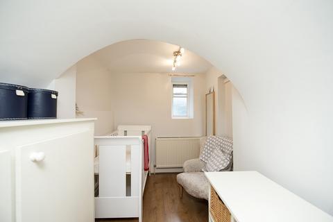 3 bedroom flat to rent, Pond Street, Hampstead, London