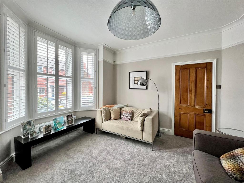 Lilac Road, Hale WA15 2 bed end of terrace house to rent £1,500 pcm