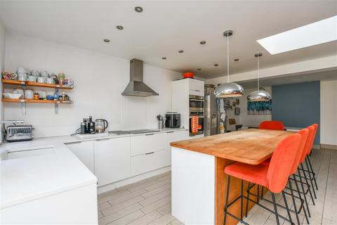 3 bedroom end of terrace house for sale, Collyer Road, London Colney