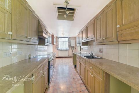 3 bedroom terraced house for sale, Prince Edward Road, Hackney, E9