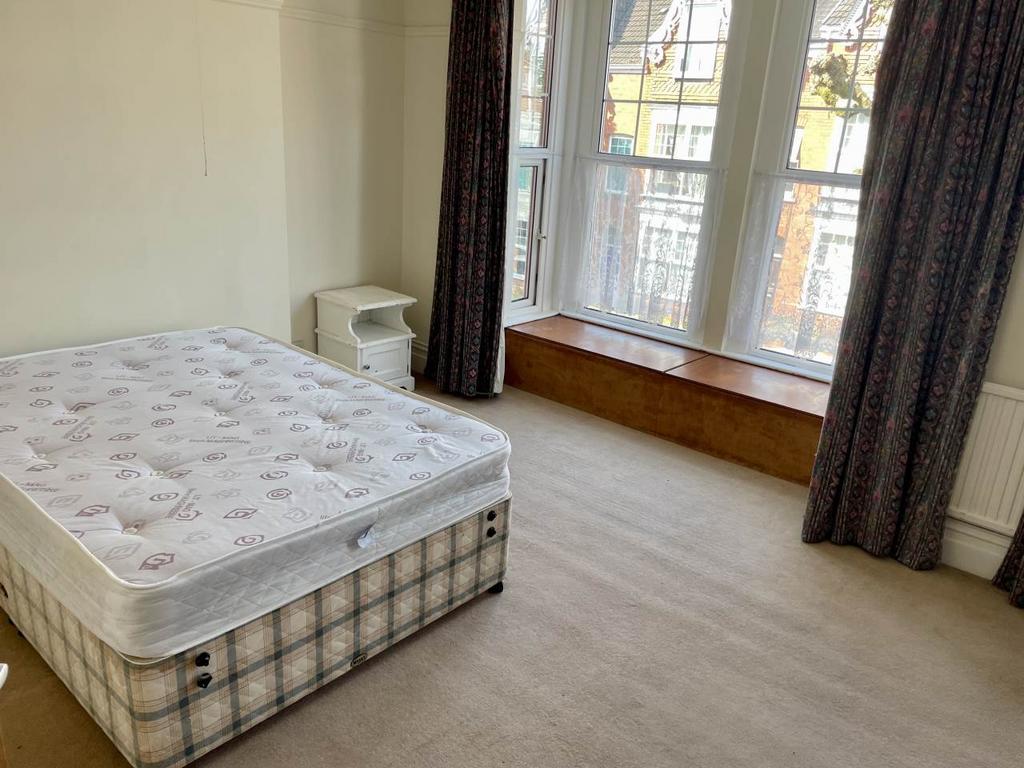 Bed 3, 1