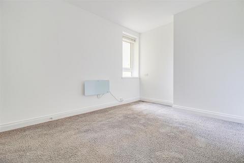 2 bedroom flat for sale, Station Road, Westcliff-On-Sea SS0