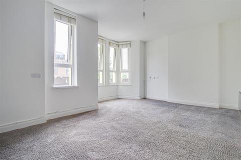 2 bedroom flat for sale, Station Road, Westcliff-On-Sea SS0