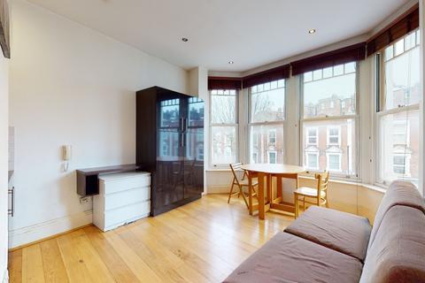 Studio to rent, West End Lane