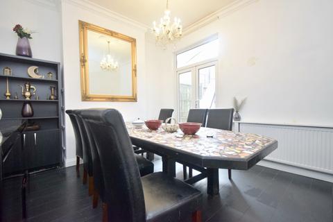 5 bedroom end of terrace house for sale, St. Peters Road, Highfields, Leicester, LE2