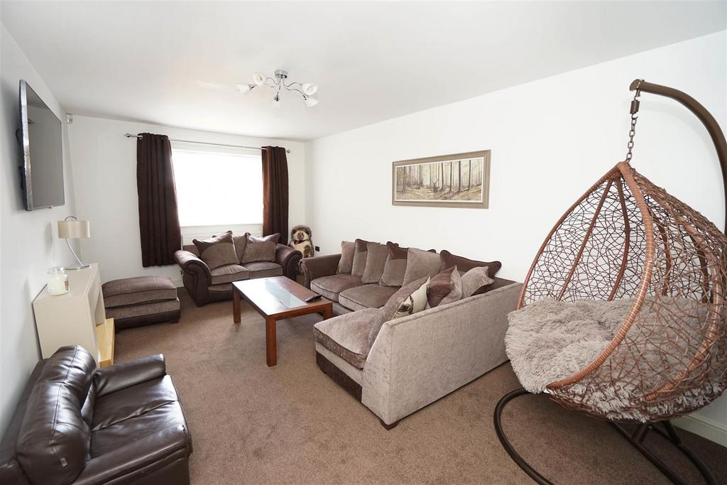 1 Easedale Road, Heaton, Bolton 5 bed detached house to rent £2,100