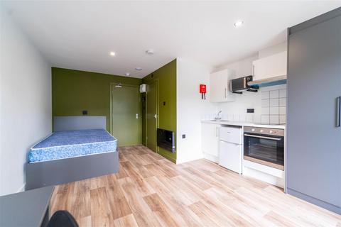 Studio to rent, Pershore Road, Birmingham B30