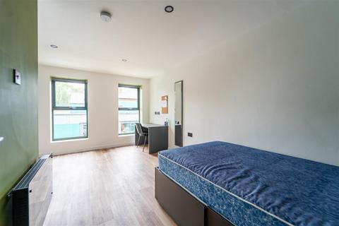 Studio to rent, Pershore Road, Birmingham B30
