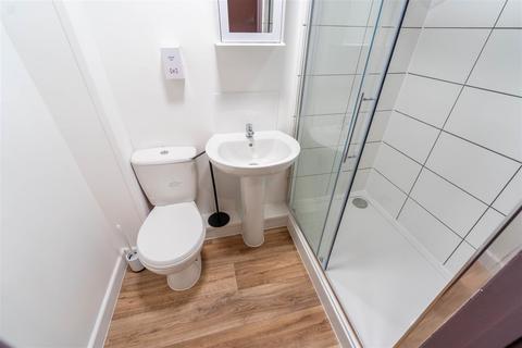 Studio to rent, Pershore Road, Birmingham B30