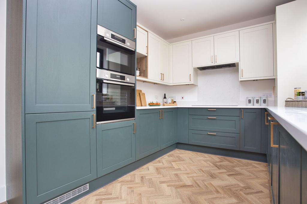Officers View, Dover, CT15 4 bed end of terrace house for sale £470,000