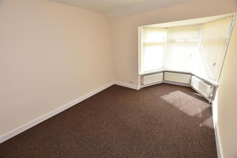 2 bedroom house to rent, Poole Crescent, Birmingham B17