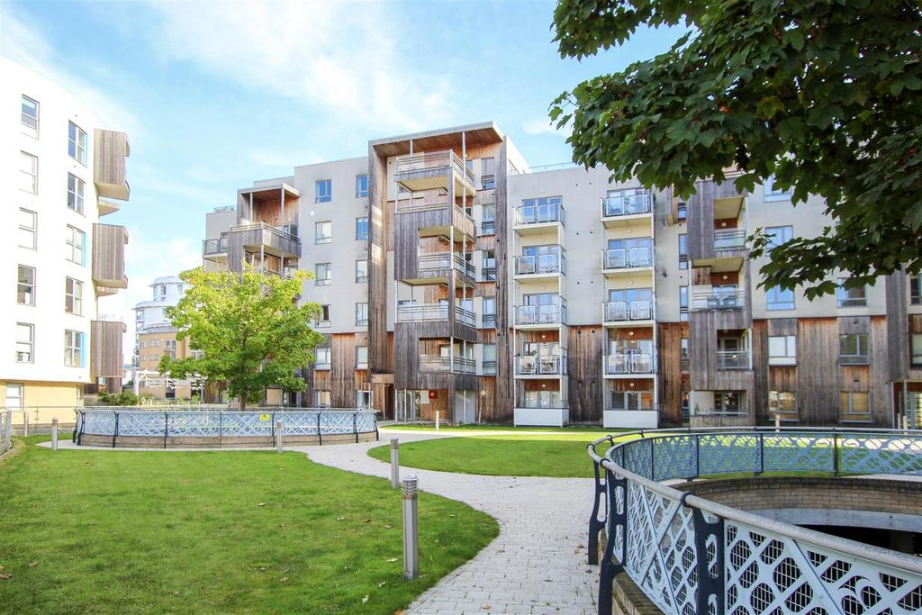 Glenalmond Avenue, Cambridge CB2 2 bed duplex to rent £2,450 pcm (£