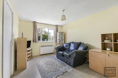 1 bedroom flat for sale, Cherry Blossom Close, London N13