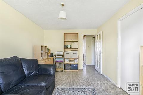 1 bedroom flat for sale, Cherry Blossom Close, London N13