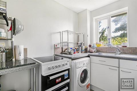 1 bedroom flat for sale, Cherry Blossom Close, London N13