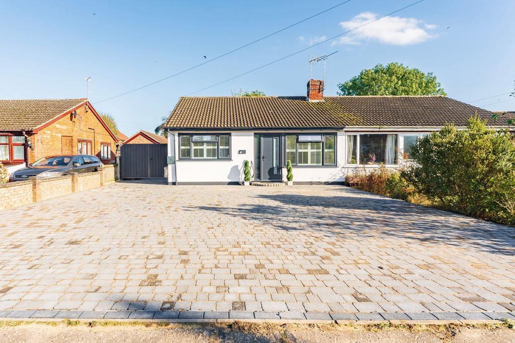 Avondale Close, Lingwood 4 bed semidetached bungalow for sale £375,000
