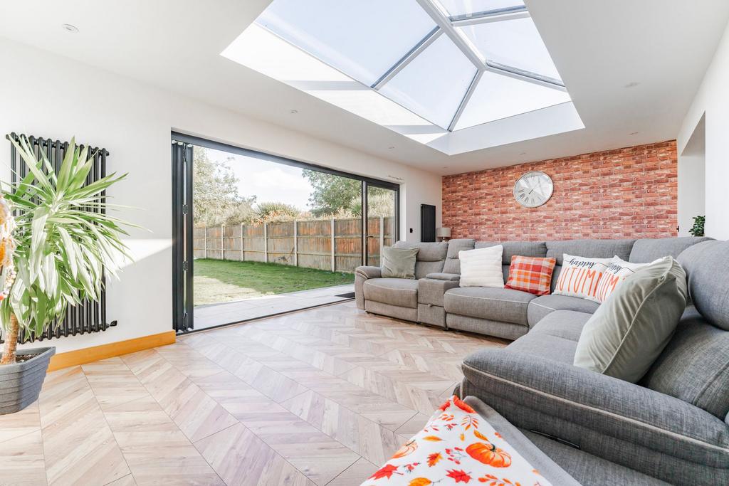 Avondale Close, Lingwood 4 bed semidetached bungalow for sale £375,000
