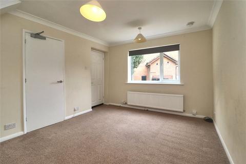2 bedroom end of terrace house to rent, Newsham Road, Woking GU21