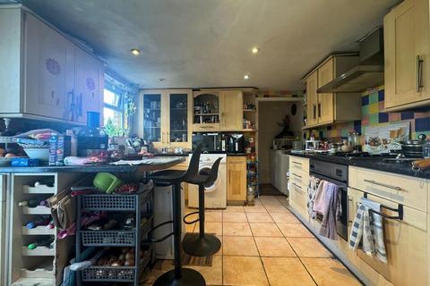 2 bedroom maisonette for sale, Park Avenue, Ilford