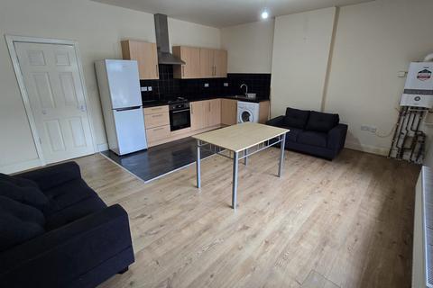 2 bedroom flat to rent, Kingsway, Manchester M19 2ND