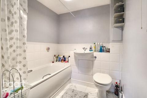 1 bedroom flat for sale, Kingfisher Heights, Hogg Lane, Essex