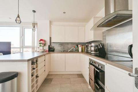 2 bedroom apartment to rent, Adriatic Apartments, Royal Victoria, E16