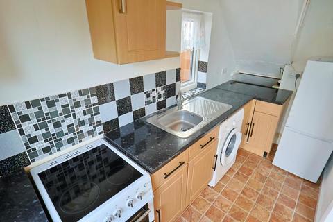 3 bedroom semi-detached house to rent, Herrick Road, Coventry - 3 Bedroom Semi, Poet's Corner