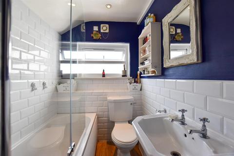 15 Castle Street, Wouldham, Rochester, ME1 3UX