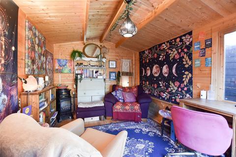 15 Castle Street, Wouldham, Rochester, ME1 3UX