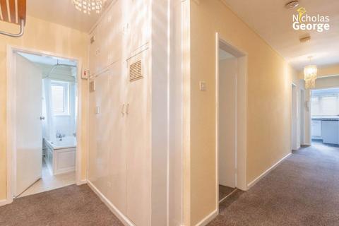 2 bedroom flat to rent, Wakefield Court, Moseley, B13 9LQ