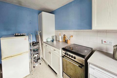 18 Philips Close, Carshalton, SM5 2FE