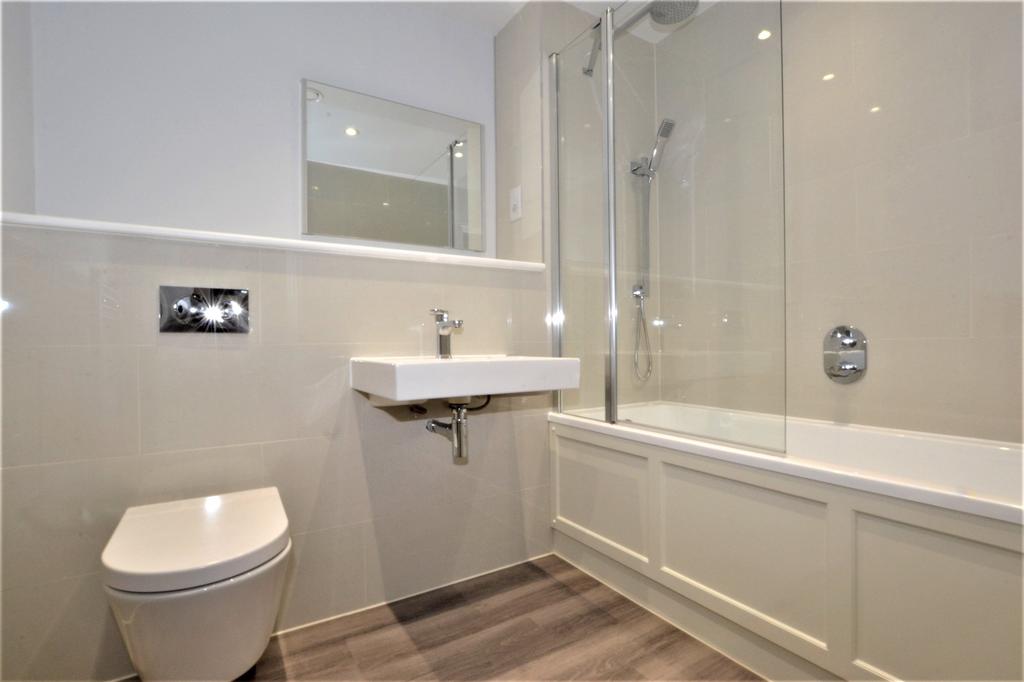Brighton Road, Purley CR8 2 bed apartment to rent £1,750 pcm (£404 pw)
