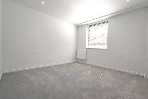 2 bedroom apartment to rent, Brighton Road, Purley CR8