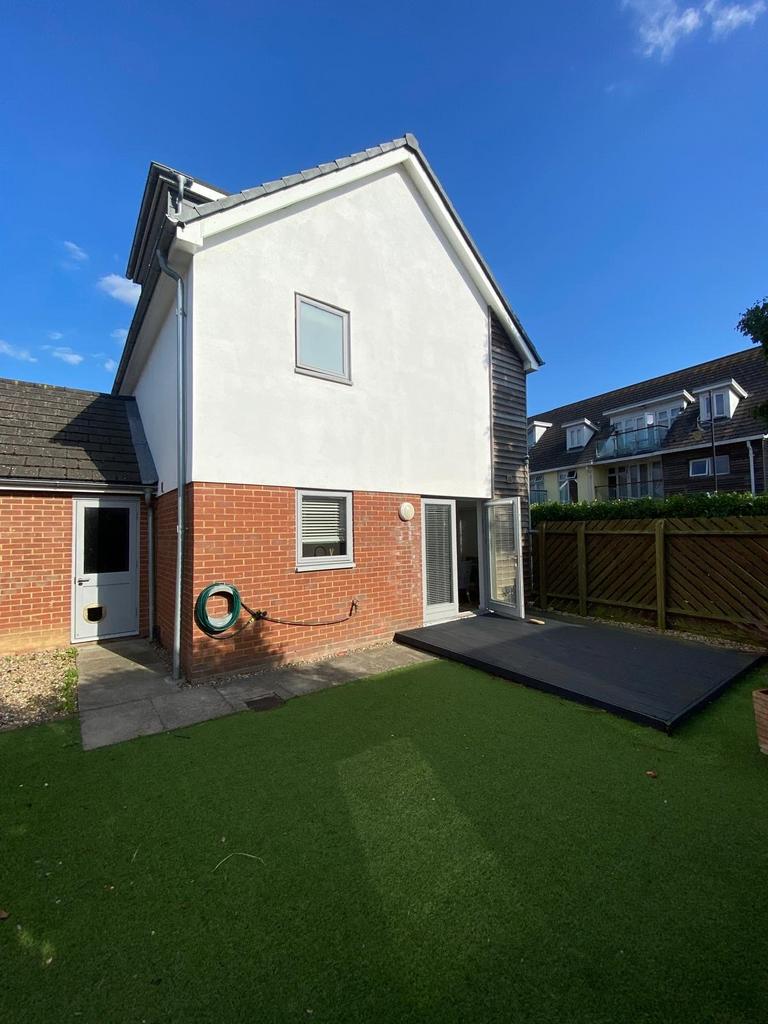 Henrietta Chase, Chatham ME4 5 bed link detached house to rent £3,000