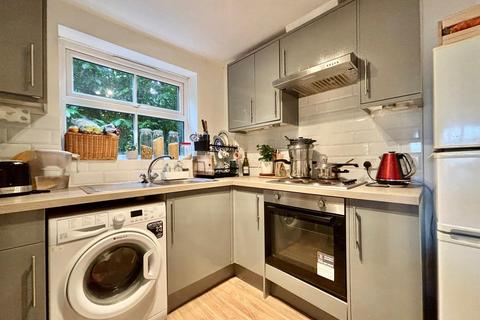 2 bedroom flat for sale, Longmeadow, Riverhead, Kent TN13 2QY