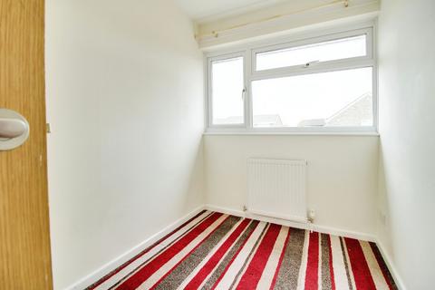15 Bishopsfield, Cricklade, Swindon, SN6 6BS