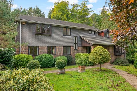 11 Beechwood Drive, Cobham, KT11 2DX