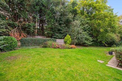 11 Beechwood Drive, Cobham, KT11 2DX