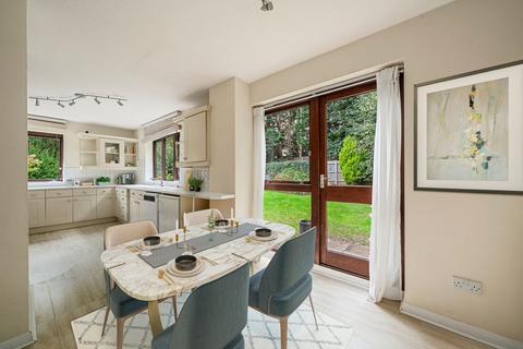 11 Beechwood Drive, Cobham, KT11 2DX