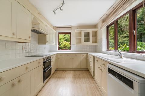 11 Beechwood Drive, Cobham, KT11 2DX