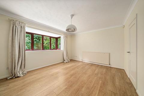 11 Beechwood Drive, Cobham, KT11 2DX