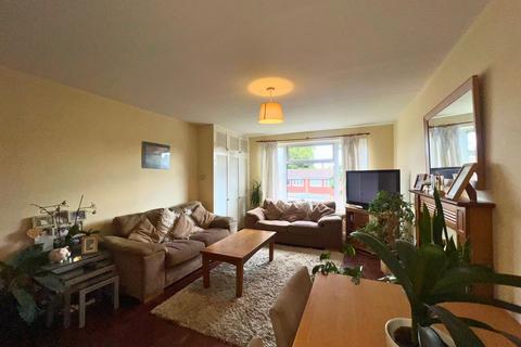 3 bedroom flat for sale, Burlington Court, Aldershot GU11